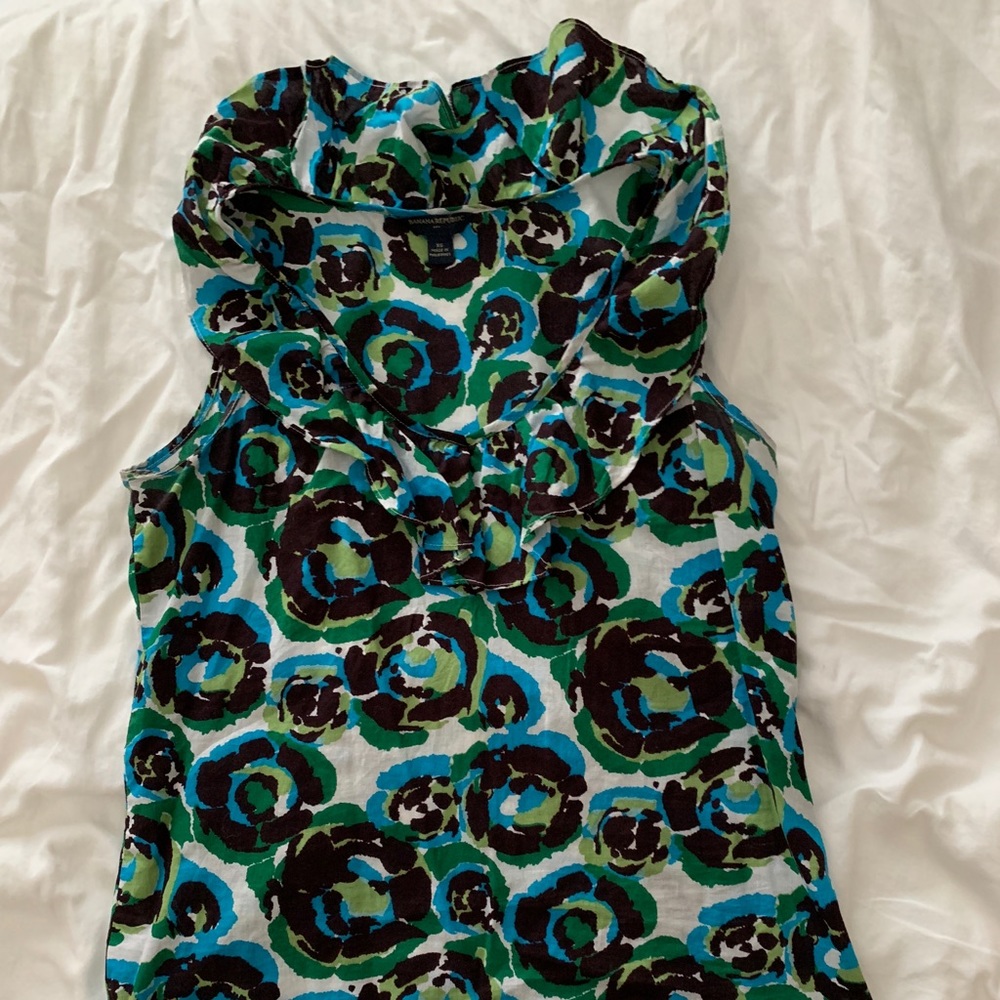 Banana republic sleeveless blouse with ruffles